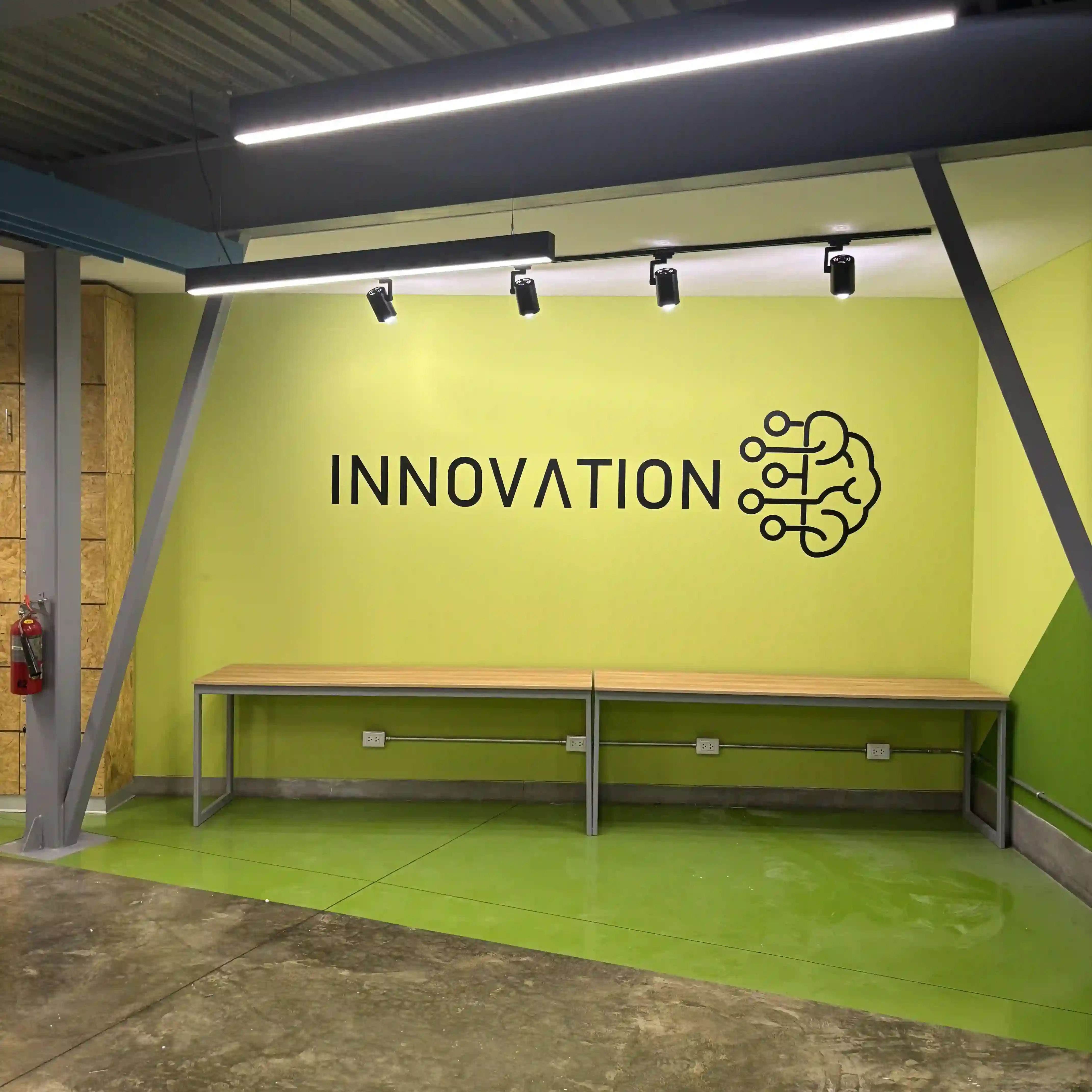 Sala de innovación TECSUP implementada por Consule